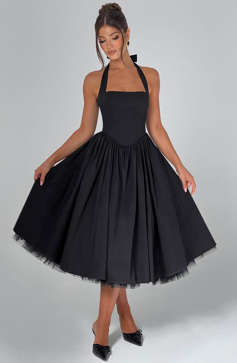 Chloe – Dame Bryllupsgjest Halterneck Midi Kjole