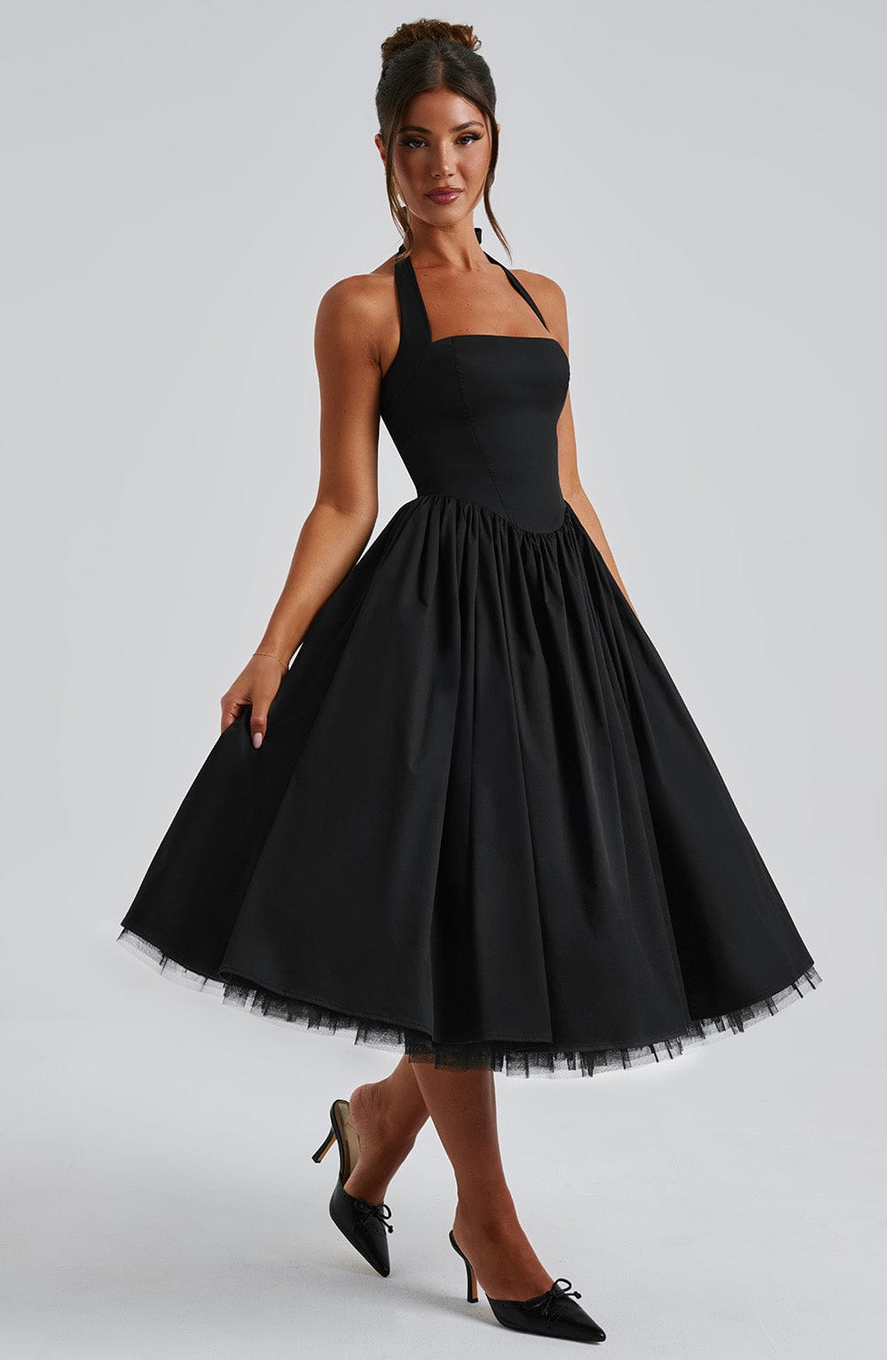 Chloe – Dame Bryllupsgjest Halterneck Midi Kjole